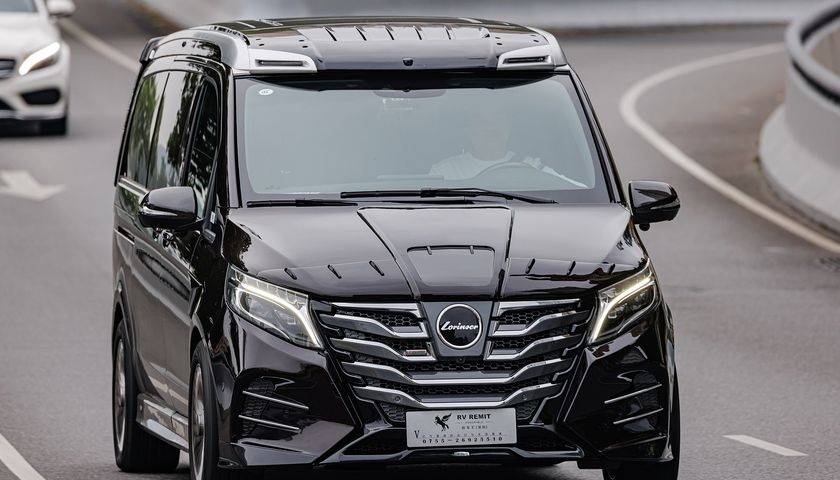 Luxury passenger van — Mercedes-Benz V-Class